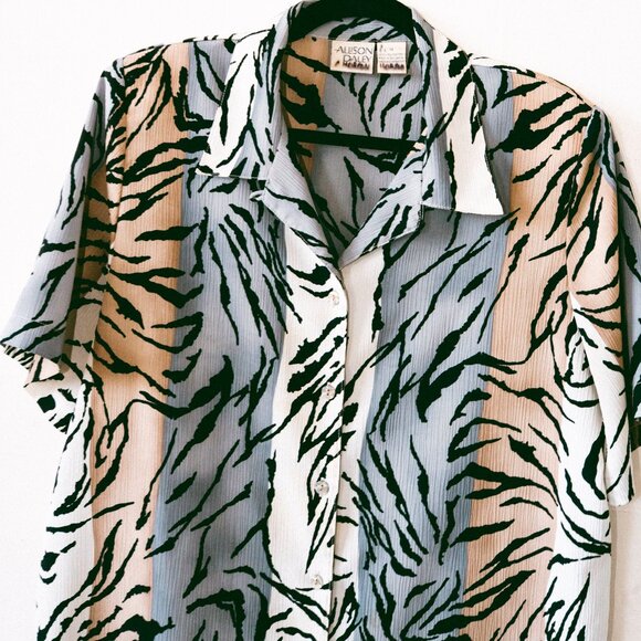 Vintage 80s/90s Alison Daley Button-Down – Textured Stripes + Black Animal Print - Picture 2 of 5
